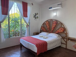 Double Room, Courtyard View | Free WiFi - Casa Icaco (Puerto Escondido)
