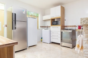 Mikrowelle, Ofen, Herdplatte, Geschirrspüler