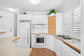Apartment, 2 Bedrooms | Private kitchen | Electric kettle