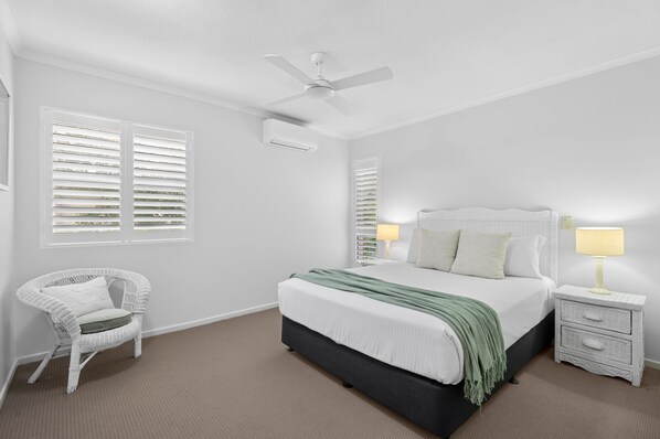 Individually decorated, individually furnished, iron/ironing board - Rivershores - Unit 2 (Noosaville)