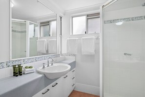 Apartment, 2 Bedrooms | Bathroom - Rivershores - Unit 2 (Noosaville)