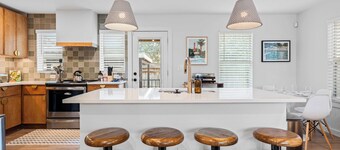 Casa Que Canta by Avantstay Private Pool, Firepit & Walkable East Austin Gem