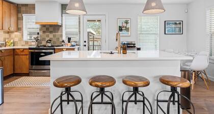 Casa Que Canta by Avantstay Private Pool, Firepit & Walkable East Austin Gem