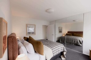 2 habitaciones, tabla de planchar con plancha y wifi 