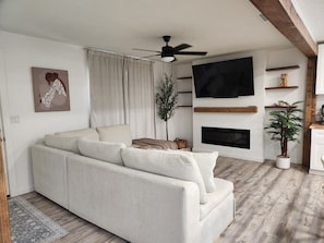 Smart TV, fireplace