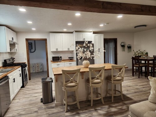 Spacious 4BR Home, Screened Porch, Fenced Yard, Pet-Friendly, 7 Min to Benning