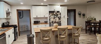 Spacious 4BR Home, Screened Porch, Fenced Yard, Pet-Friendly, 7 Min to Benning