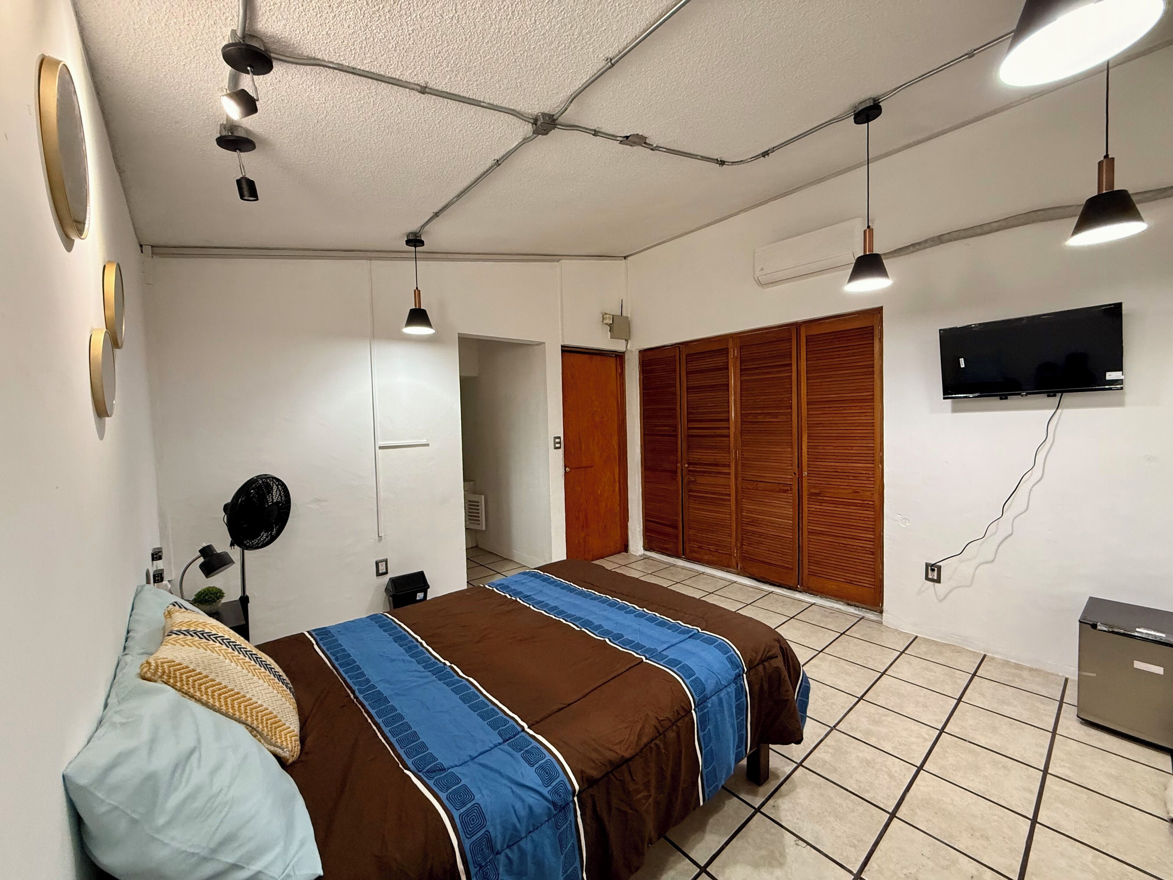 1 chambre, fer et planche à repasser, accès Internet, draps fournis