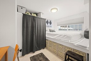 1 bedroom, desk, iron/ironing board, free WiFi