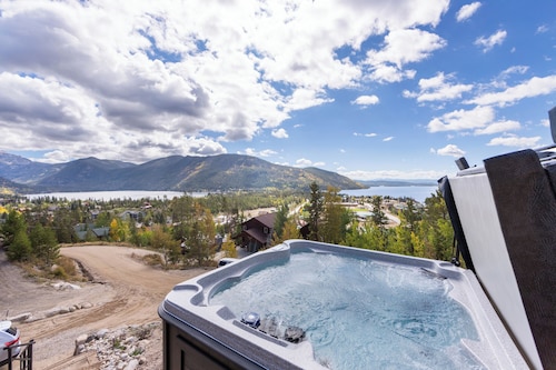 Stunning Lake & Mountain Views, Hot Tub, In-Town, Perfect Summer or Fall Escape