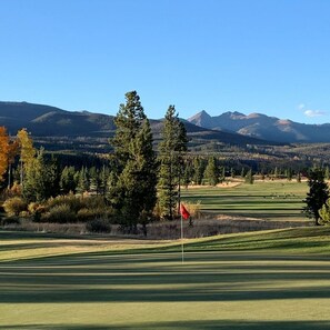 Golf - Stunning Unobstructed Lake & Mountain Views, Hot Tub, In-Town, 1 mile to RMNP (Grand Lake)