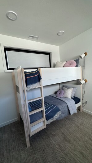2 Schlafzimmer, Bügeleisen/Bügelbrett, Bettwäsche