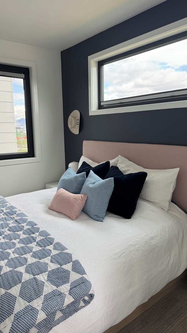 2 bedrooms, iron/ironing board, bed sheets