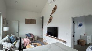 TV - Charming 2-bedroom apartment in delightful Bozeman with AC (Bozeman)