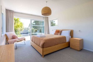 2 bedrooms, iron/ironing board, WiFi