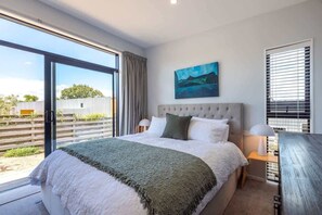 2 bedrooms, iron/ironing board, WiFi, bed sheets - Nikau Grove - Our Island (Waiheke Island)