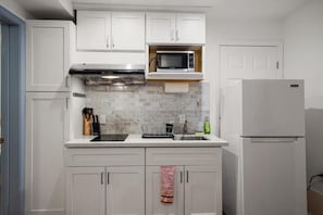 Standard Apartment, 1 Queen Bed with Sofa bed, Kitchen | Private kitchen