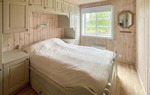 3 makuuhuonetta, vauvan matkasänky