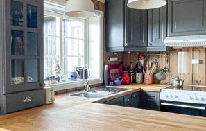 Réfrigérateur, four, plaque de cuisson, lave-vaisselle