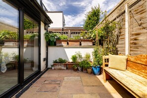 Terrace/patio - The Battersea Green 3 Bedroom House (Greater London)