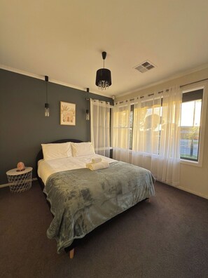 3 dormitorios, tabla de planchar con plancha, wifi y ropa de cama