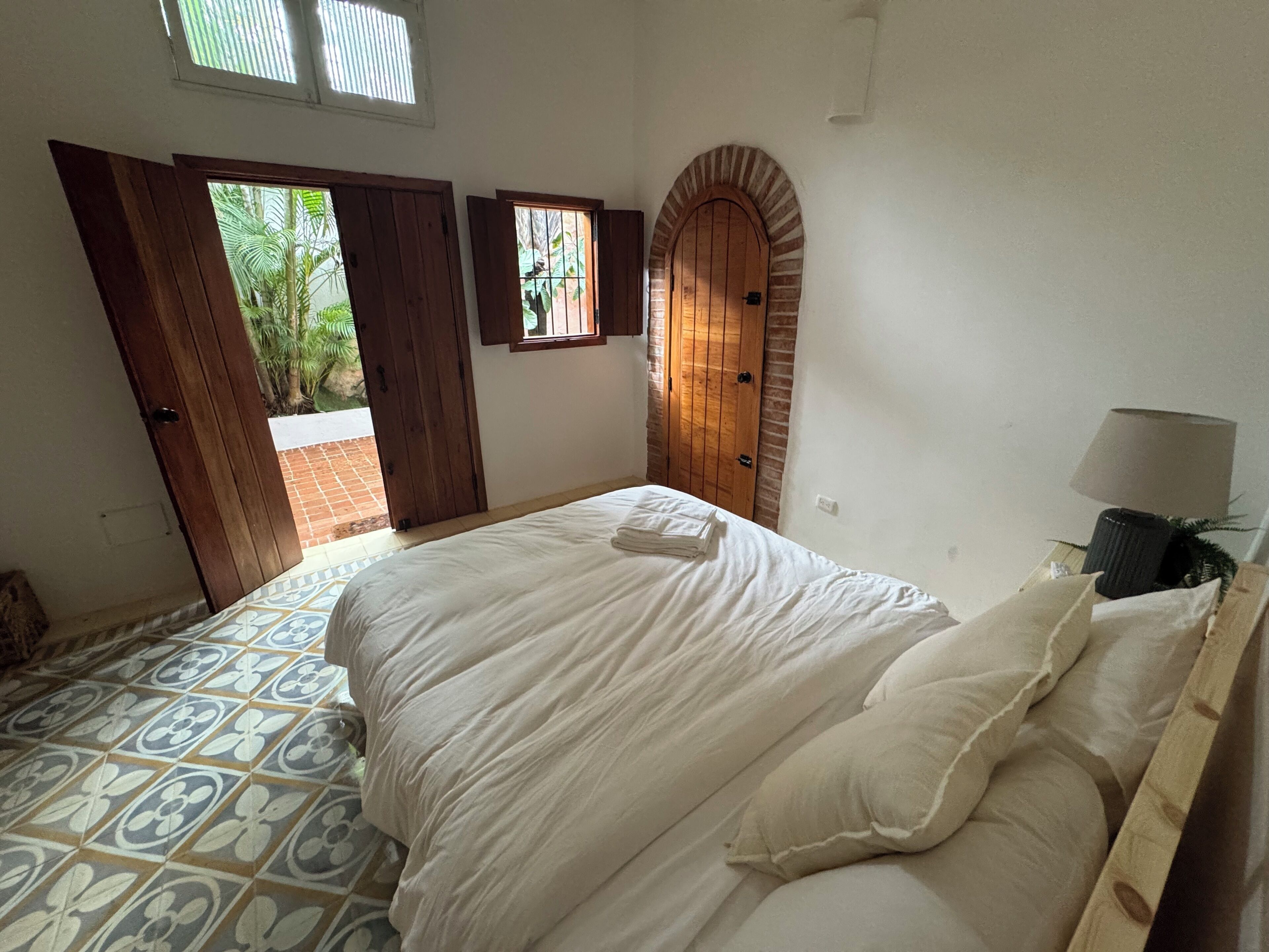 3 bedrooms, iron/ironing board, internet, bed sheets