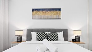 1 slaapkamer, een strijkplank/strijkijzer, wifi, beddengoed