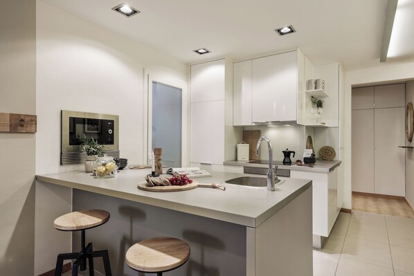 Fridge, microwave, oven, stovetop