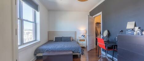 2 chambres, fer et planche à repasser, Wi-Fi, draps fournis