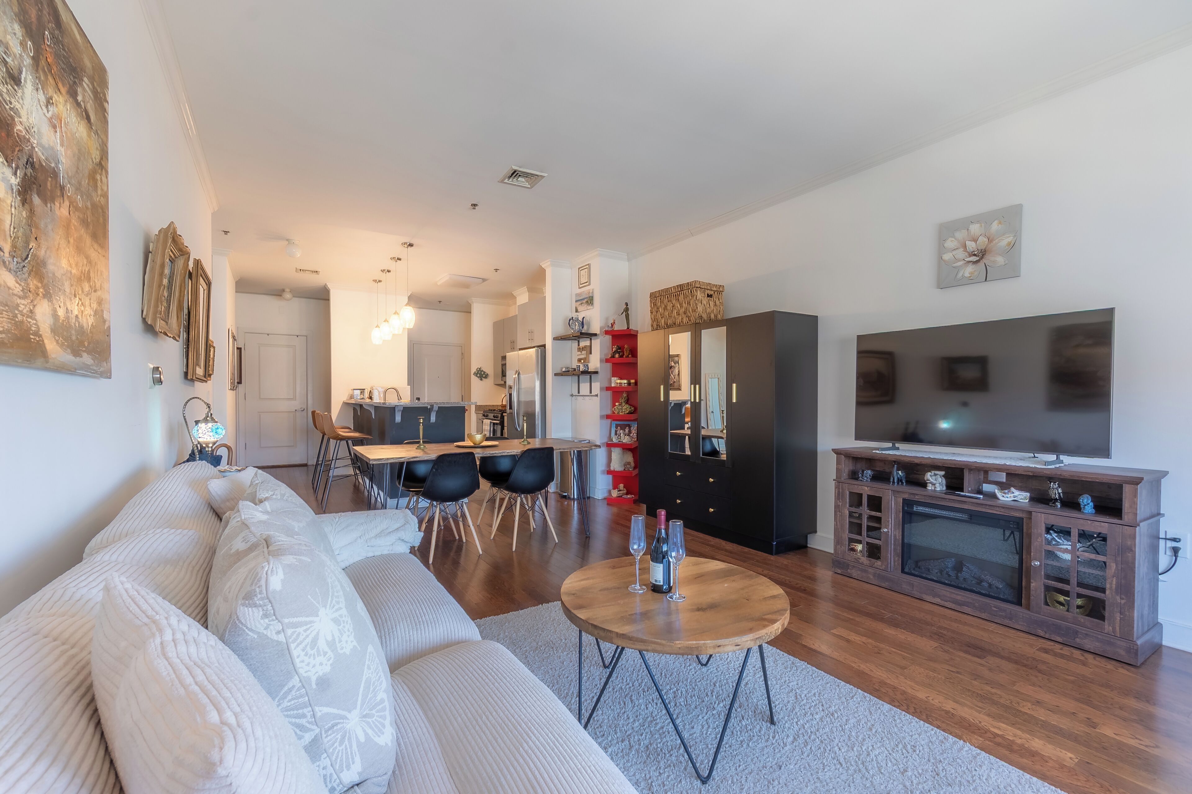 TV, fireplace