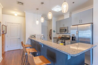 Tranquil 2-bedroom apartment in Jersey City close to NYC with AC, fitness room