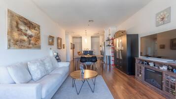 Télévision, cheminée