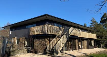 Spacious rural lodge - ideal for groups, families, friends and celebrations