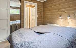 4 bedrooms, free WiFi - 4 bedroom gorgeous home in Edland (Edland)