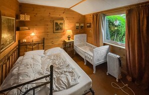 3 bedrooms, travel crib, free WiFi