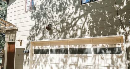 1-bedroom Campus Garage apartment in Miller Historic District