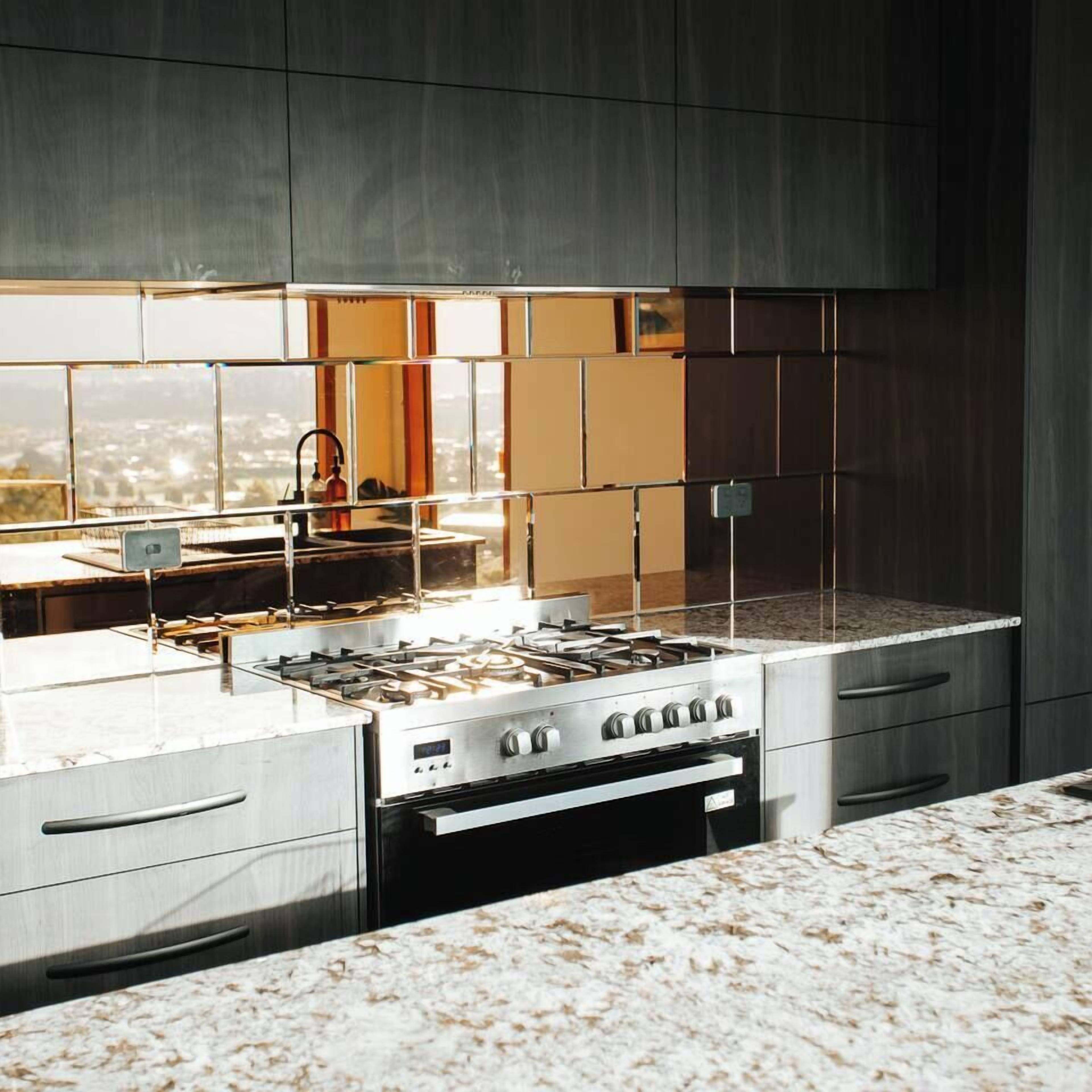 ثلاجة، ميكروويف، فرن، موقد طهي مسطح