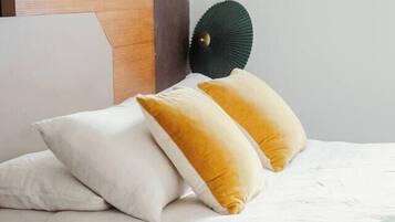 Fer et planche Ă  repasser, lit parapluie, Wi-Fi, draps fournis