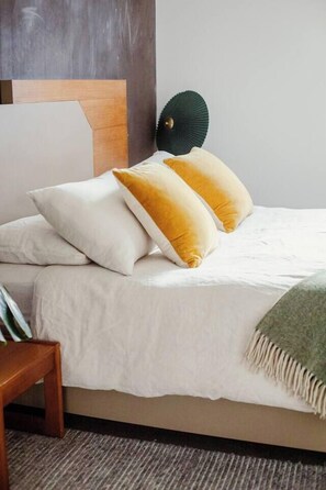 4 bedrooms, iron/ironing board, travel cot, WiFi