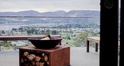 29 Ebden – Architectural Home in Hobart’s North