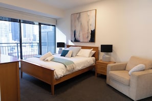 3 chambres, fer et planche à repasser, draps fournis