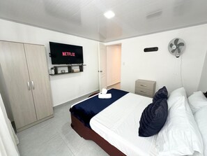 1 chambre, fer et planche à repasser, Wi-Fi gratuit, draps fournis