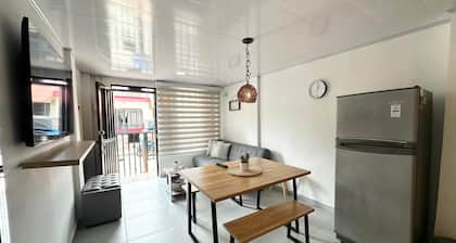 Cozy Apartment Ideal for Couples Near the Airport