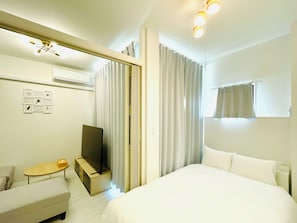 Blackout curtains, free WiFi