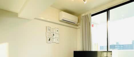 Blackout curtains, free WiFi