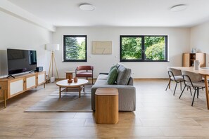 Télévision, chaîne hi-fi