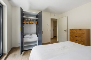 2 chambres, fer et planche à repasser, Wi-Fi, draps fournis