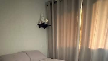 1 bedroom, iron/ironing board, WiFi (free), bed sheets