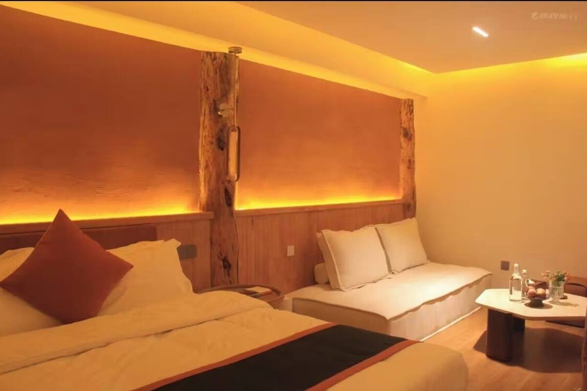 Quarto casal conforto | Espaço de trabalho para notebook, cortinas blackout