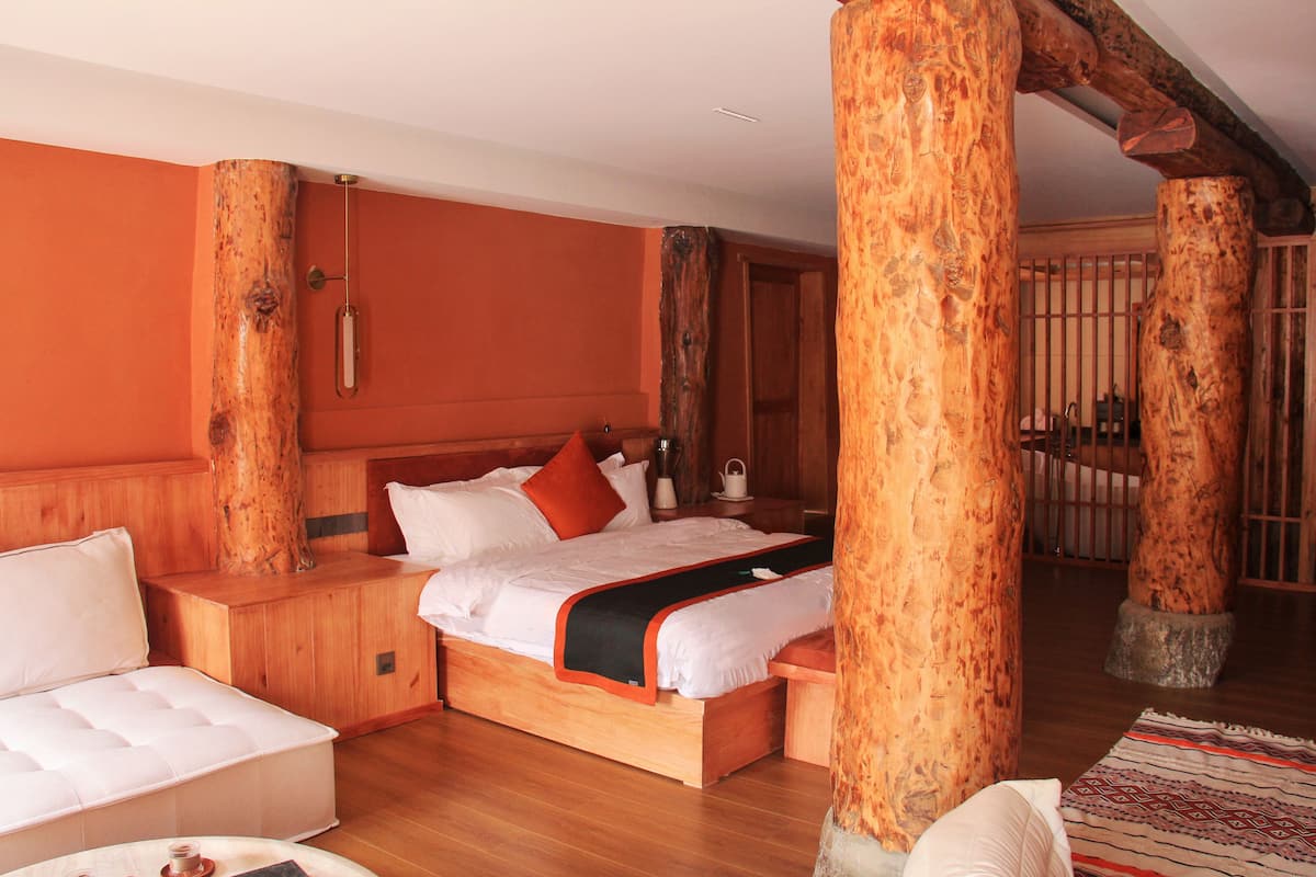 Deluxe Suite, Patio, Garden View | Laptop workspace, blackout drapes, iron/ironing board, free WiFi